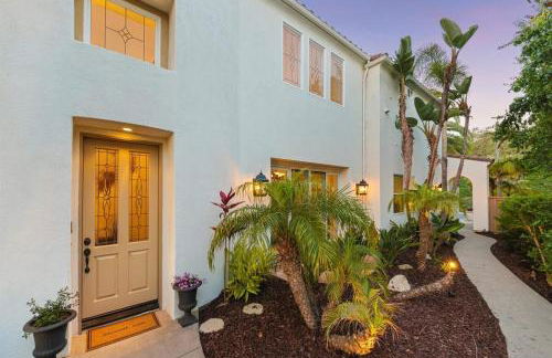 Spacious Luxury home in Gated Community with Resort Pool & Scenic Views - Photo 56