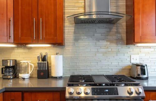 Oak Manor - Chic & Stylish 2BR Apartment Retreat - Photo 33