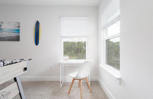 Mins to the Beach/King Beds/Arcade-Snowbird Deals! - Foto 9