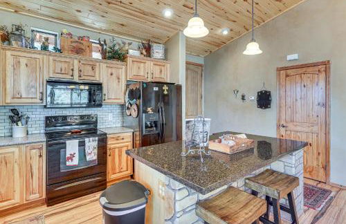 Rustic Retreat with Spacious Deck in Show Low! - Foto 10