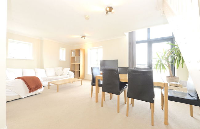 Excel Townhouse - Foto 1