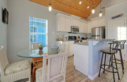 Waterfront Shared Pool w/ Bay Views, Boat Dock Oscar's Lodge by Avantstay - Foto 20