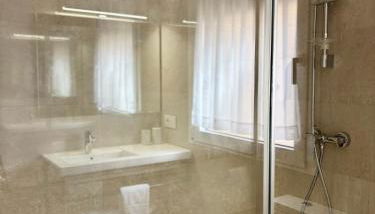 Apartamentos Adarve - Foto 4, Shower