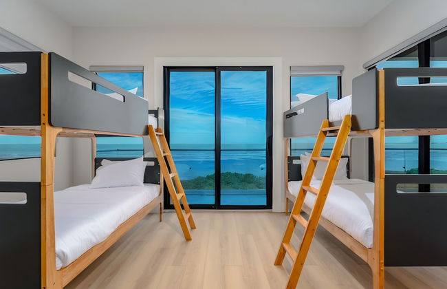 Spacious Bay - Photo 3