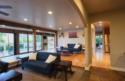 Amazing Views, Amazing Modern Broadmoor Home - Foto 79