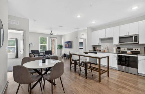 Cozy 2 BR Apt |King Bed |Pool |Gym| Close to Mayo - Foto 13