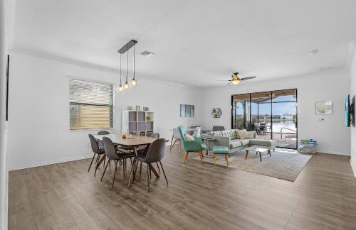 Enchanting 3 Bedroom Home Waterfront Pool and Spa - Foto 7