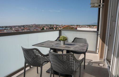 Poolside Hideout Apartments - Photo 98