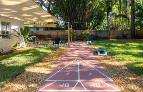 POOL Fenced Yard Shuffleboard Court - Foto 14