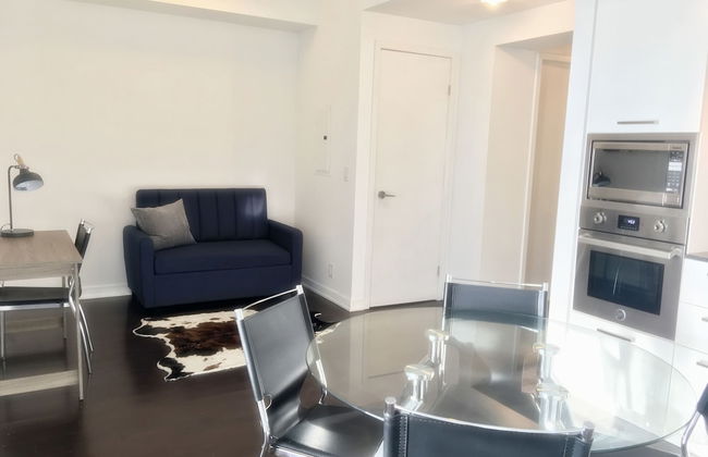 TO Stays - York and Lakeshore - Foto 17