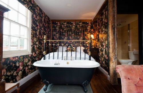 Charming Tudor riverside house - Foto 74