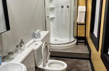 Historic, Stylish Getaway 2 blocks from Waterfront - Foto 9