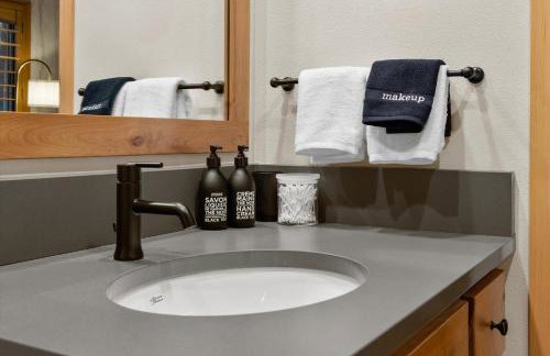 Treehouse Cabin Hot Tub Sauna Game Room - Foto 38