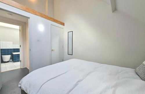 Schoolbell Mews full 3 bedroom 2 bathroom architect designed mews house Fabulous Bow, Victoria Park Location - Foto 30
