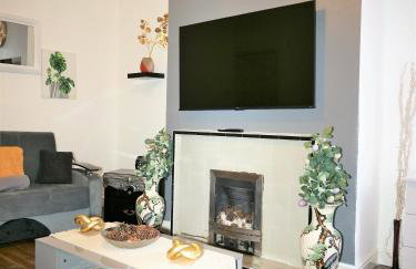 Comfortable Home From Home Bolton Central - Sleeps - 10 - Foto 2