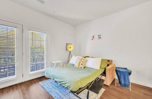 1BR King Bed near Shopping, Dining & Entertainment - Foto 24