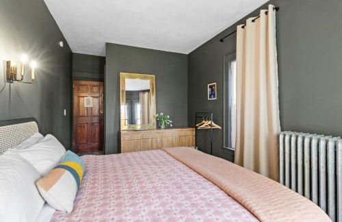 Historic & Spacious 3 Bedroom Family Gem on Peaceful Street - Foto 24