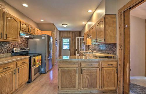 Pet-Friendly Home with Views of Lake Delavan! - Foto 11