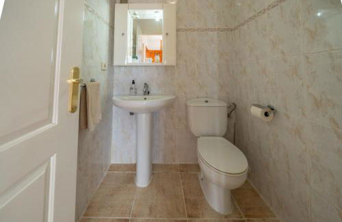 3BR Chalet Valley Moon-Seaviews, Terrace & Parking - Foto 29