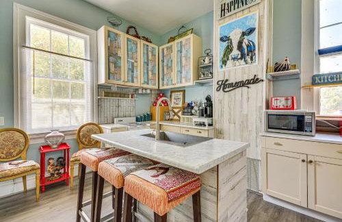 Spacious Historic Home with Yard and Deck! - Foto 7