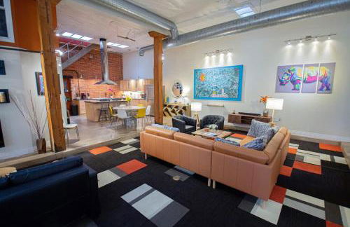 Trendy Modern Loft in Rino Art District - Photo 43