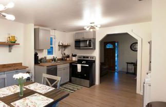Madrona's Guesthouse- Convenient location, pet friendly - Foto 3