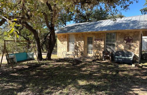 Hilltop Bunkhouse, Historic Silver Spur Dance Hall - Foto 1