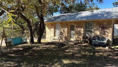 Hilltop Bunkhouse, Historic Silver Spur Dance Hall - Foto 1