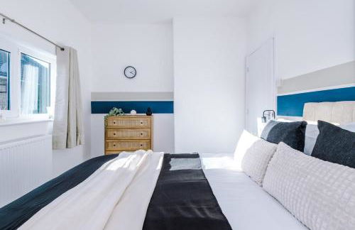 Spacious 2-Bedroom House near Wakefield Centre and Train Station with Free Parking, Ideal for Contractors & Long Stays - NordStay - Foto 9