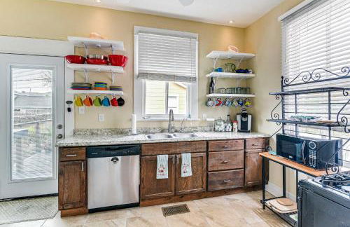 Walk to Beach Galveston Home with Fenced Yard! - Foto 11