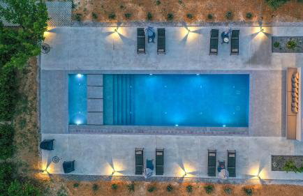 Nostra Terra Villa, 2-acre Secluded Nature Escape with Heated Pool, By ThinkVilla - Foto 31