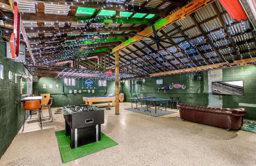 Unique Cabin With Hot Tub Close to Town - Foto 39