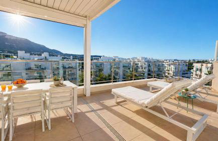Atico Buen Vivir con gran terraza y vistas espectaculares en Marina Real II Denia by Family Homes Rentals - Photo 1