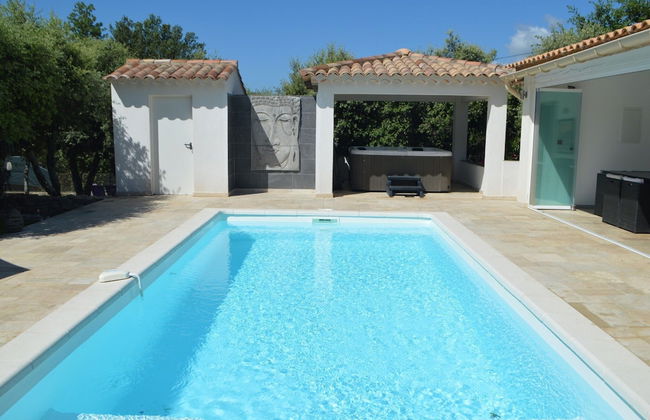 Modern Holiday Home With Private Pool and Garden - Foto 25