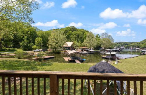 New! 2 Homes-Firepit, Hot Tub, Huge Yard and Dock - Foto 46