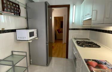 A 50 metros del mar y en 2 paradas de bus estas en el centro de Alicante - Foto 22