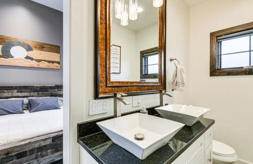 Stylish Omaha Home with Balcony - 2 Mi to Downtown! - Foto 16