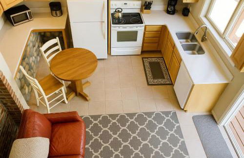 Lakefront Bungalow! 35 Miles to Mt Rainier! - Foto 5