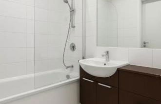 Modern 2 Bed Flat with parking Next to Basildon Station - Foto 7