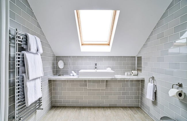 JOIVY Luxury George Street Apartments: Castle Suite - Photo 17