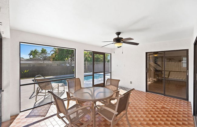 Avanti Vacation Rental, Relaxing 3-BR Retreat with Private Pool Minutes from Vanderbilt Beach and Delnor-Wiggins State Park. Enjoy Southern Exposure, BBQ Area, and Pet-Friendly Comfort - Foto 14