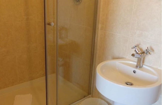 Executive Apartment With City Views - Photo 9