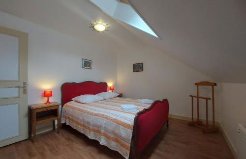 Maison spacieuse avec jardin, BBQ, table de ping-pong, proche commerces, pour 9 personnes et bébés - FR-1-581-96 - Foto 8