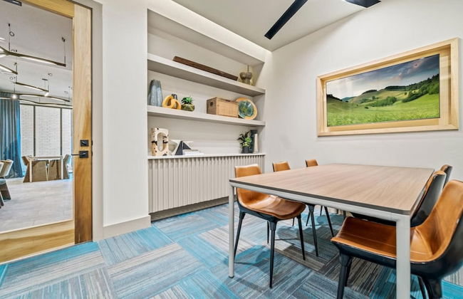 Prime West Downtown Studio w Washer Dryer - Foto 9