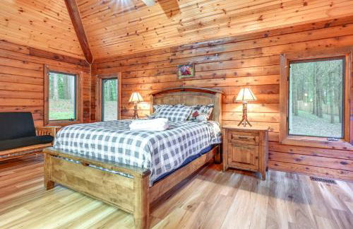 Magical Metamora Cottage with Fire Pit, Pond, Deck! - Foto 19