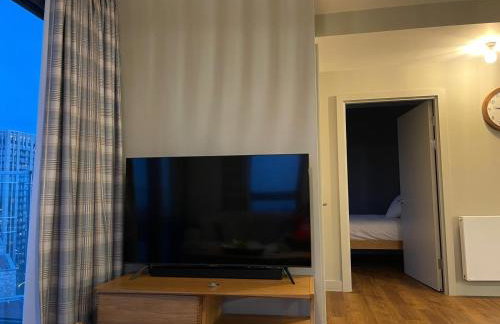 Luxury Private Room with Living Area Wembley Stadium View - Photo 4