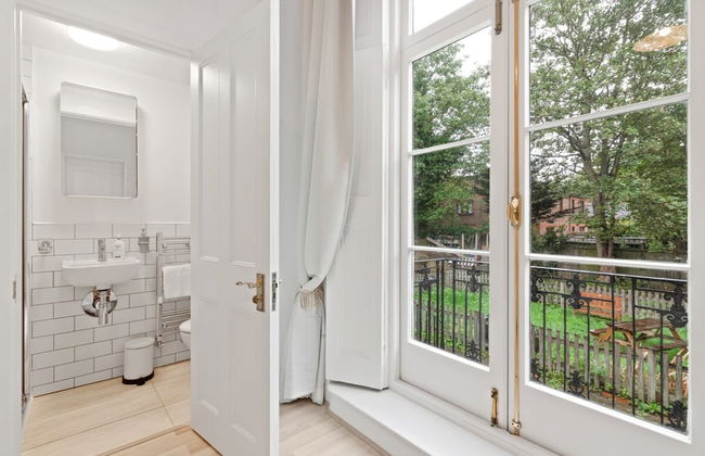 Refined, Light 1 Bed Apt w Balcony in Brixton - Foto 8
