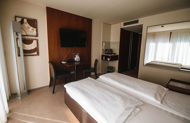 Car by Side - Foto 10