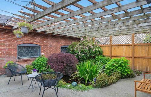 Spacious Retreat with guest house, game room, parking in N Tacoma - Foto 22