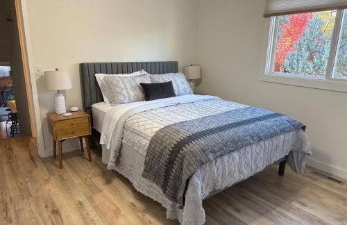 New cozy Fall foothill retreat in Boulder - Photo 11